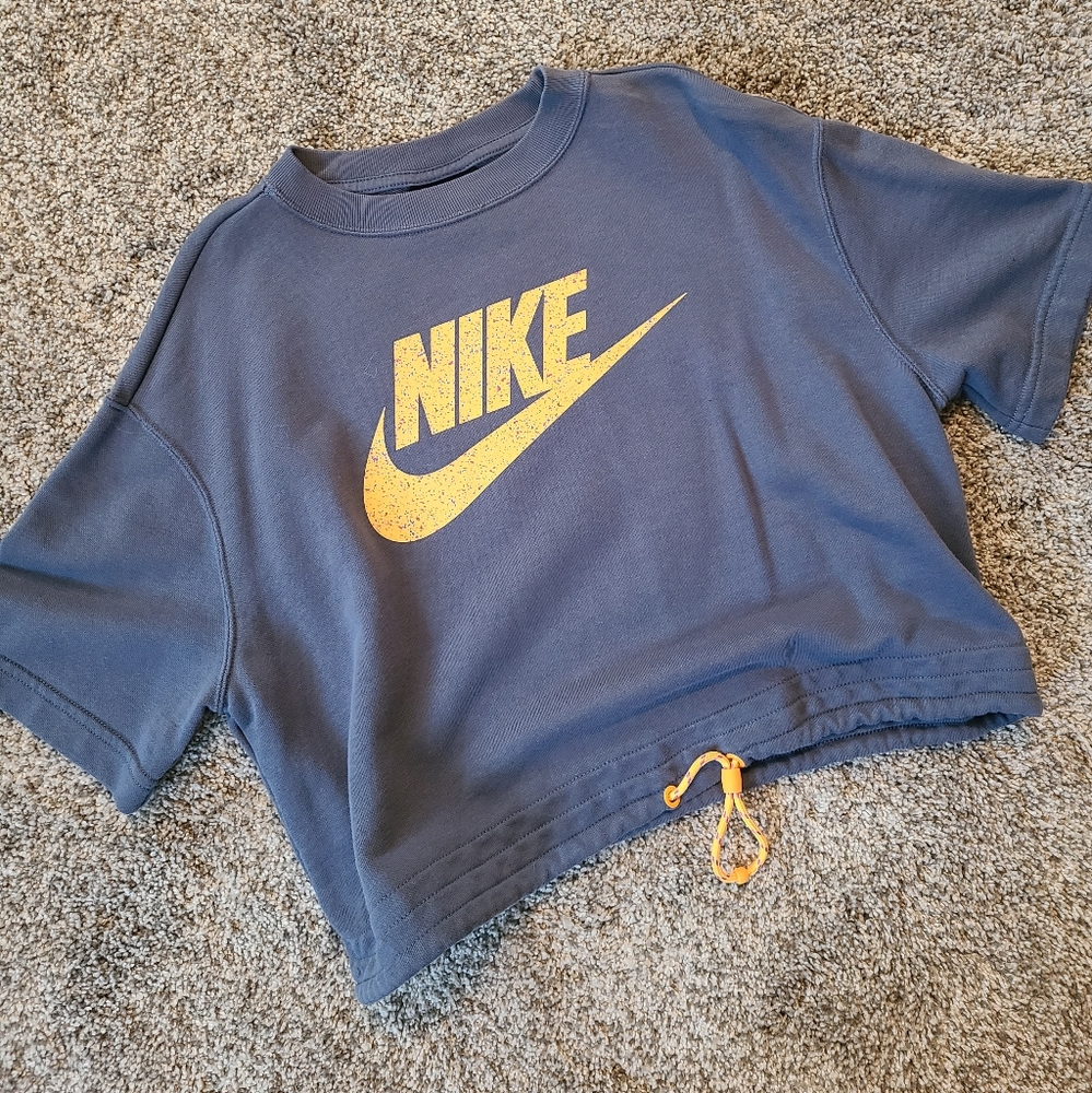 Nike crop shirt